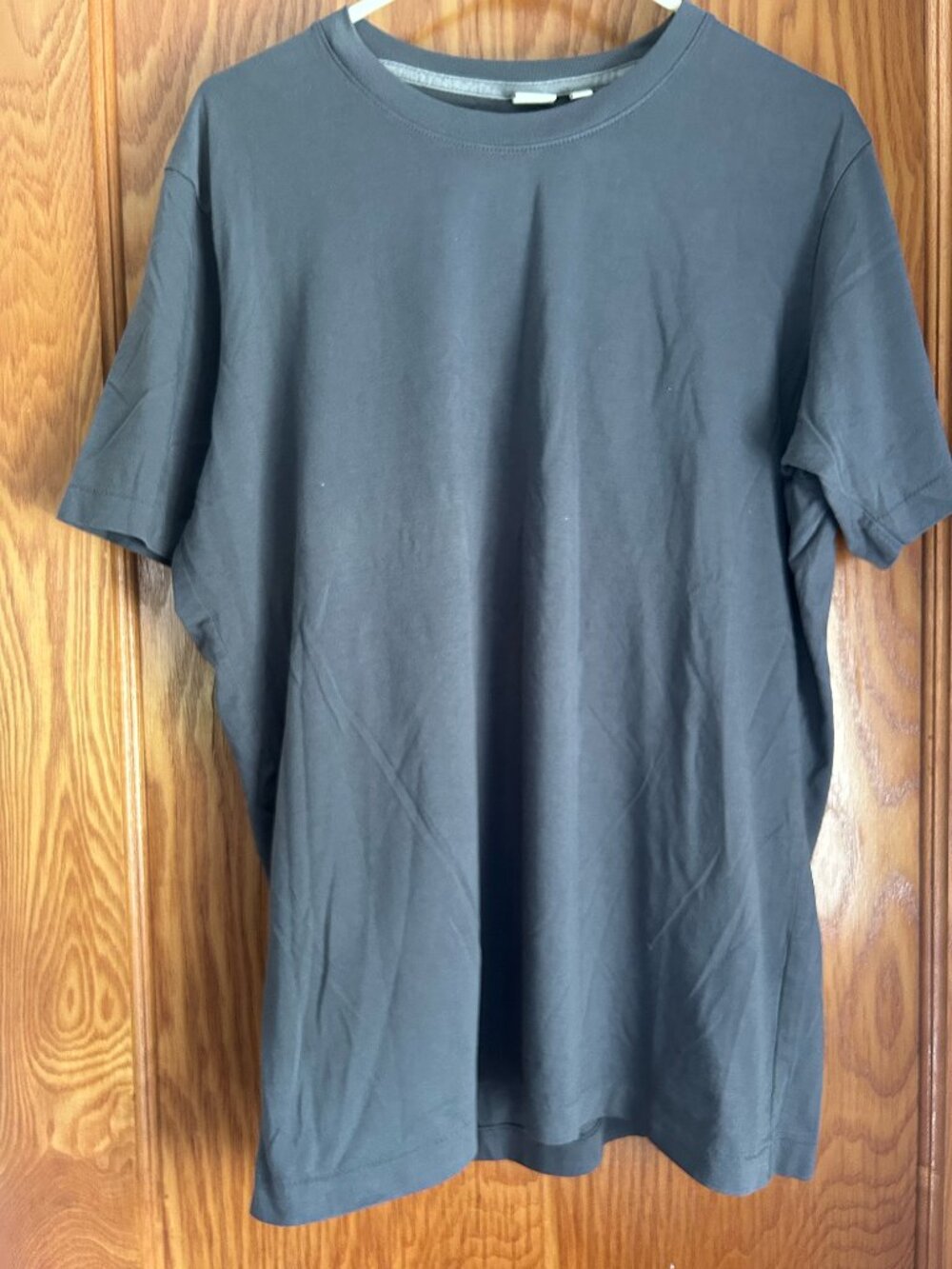 Uniqlo Men's Gray Crew Neck T-Shirt